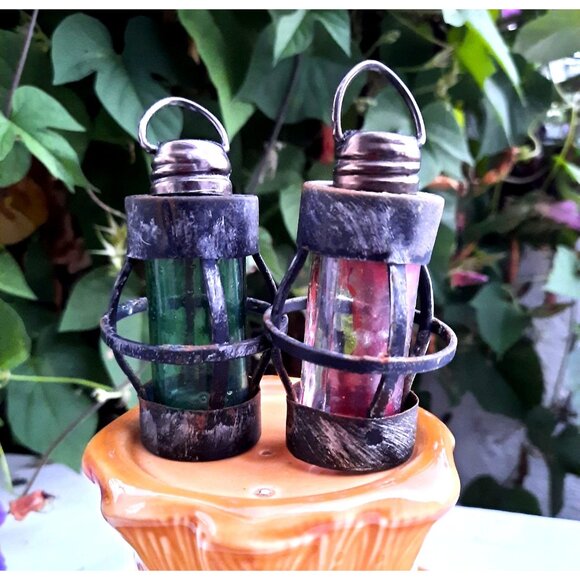 Vintage Train Light House Lantern Glass Salt & Pepper Shaker Set Wrought Iron Ho - Picture 3 of 6
